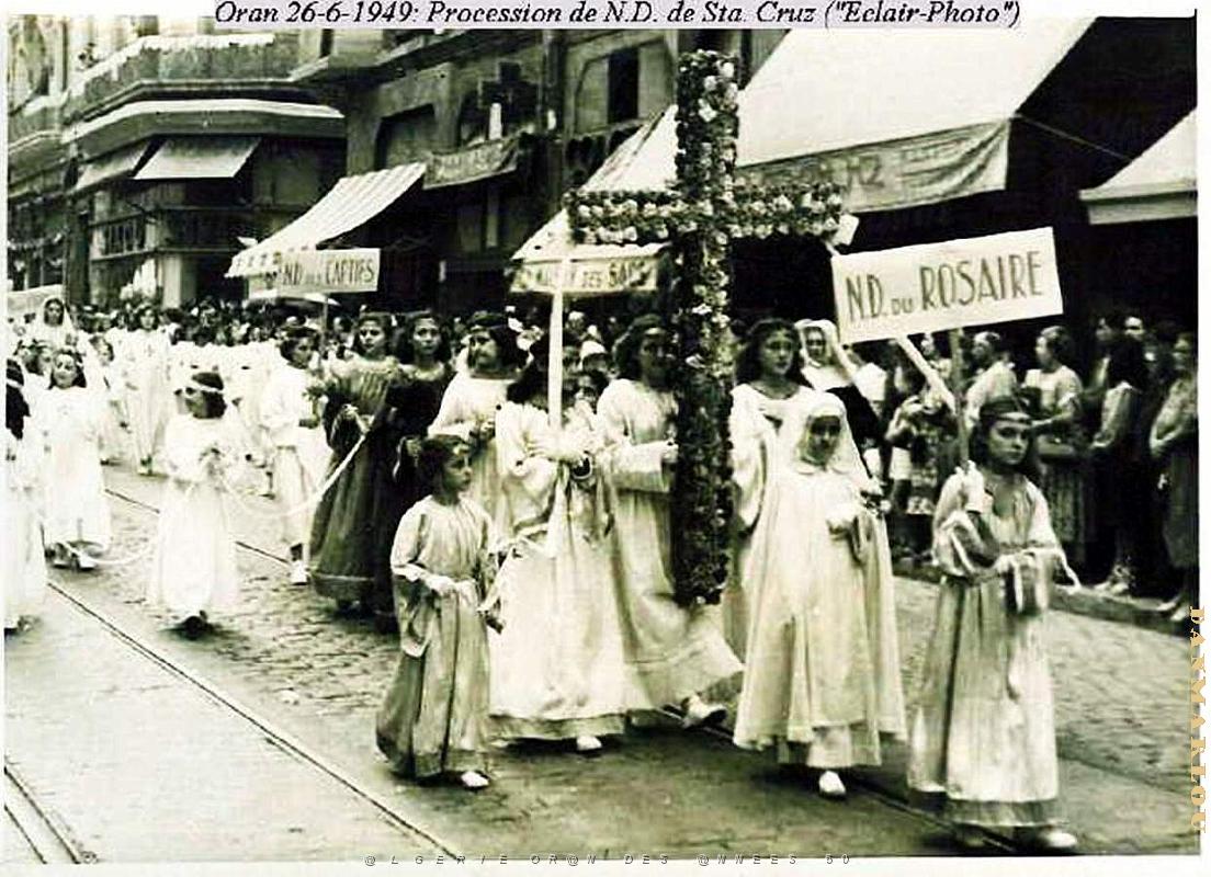Oran - Rue d'Arzew - Procession N.D. de Santa-Cruz - 1940.jpg